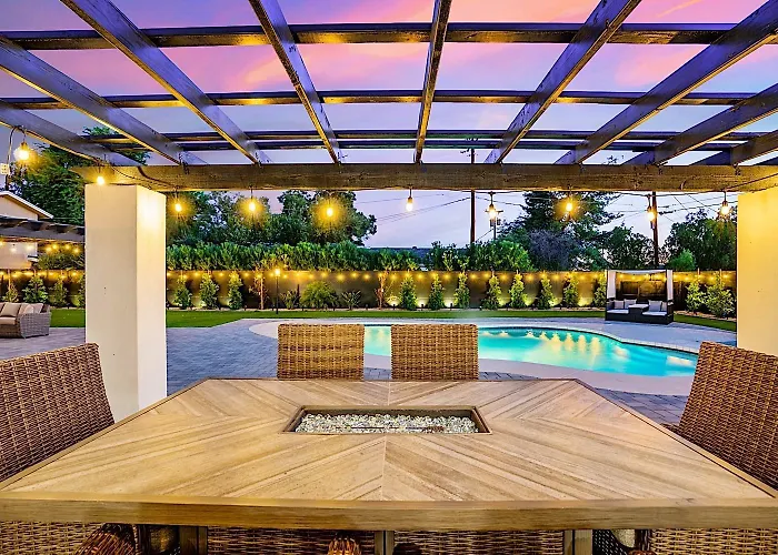 Luxury Oasis At Old Town